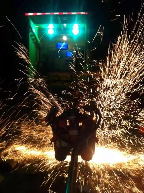 今日頭條、北京日?qǐng)?bào)：13號(hào)線清河站撥線工程倒計(jì)時(shí)，京城地鐵首  次鋪上樹脂軌枕